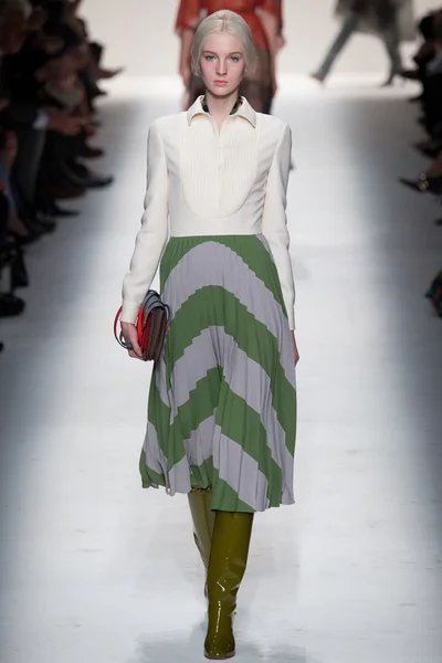Look 13
